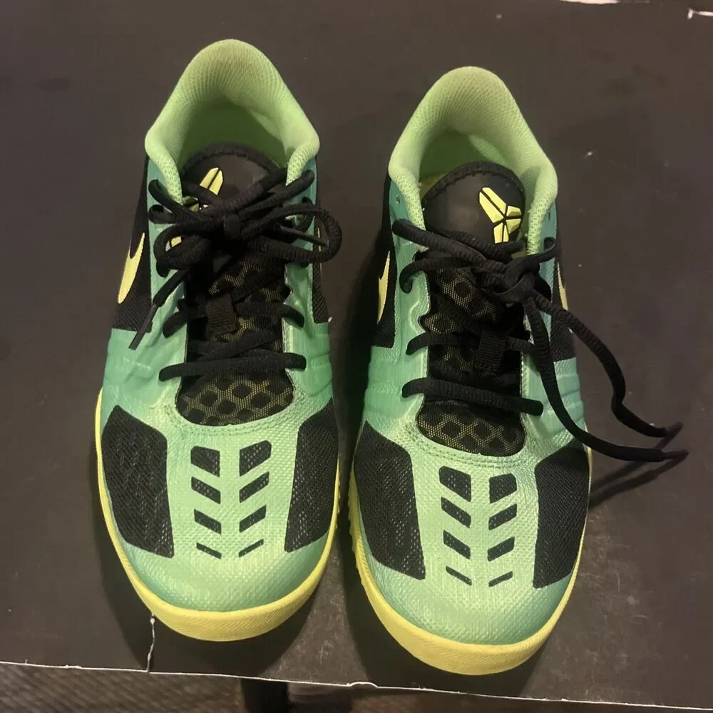Size 7 (GS) - Nike KB Mentality Low Green